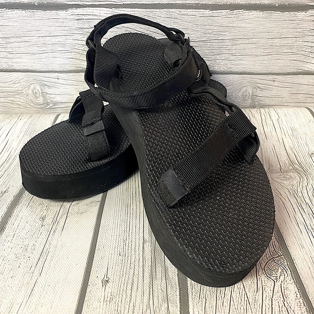 TEVA Black Size 9 Flatform Universal Platform Sandals Vegan